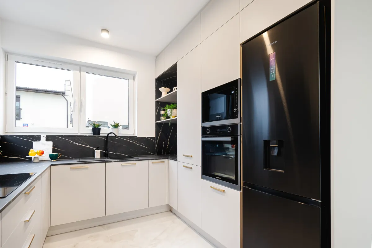 Jak zaaranżować przestrzeń z otwartą kuchnią w segmencie bliźniaczym?